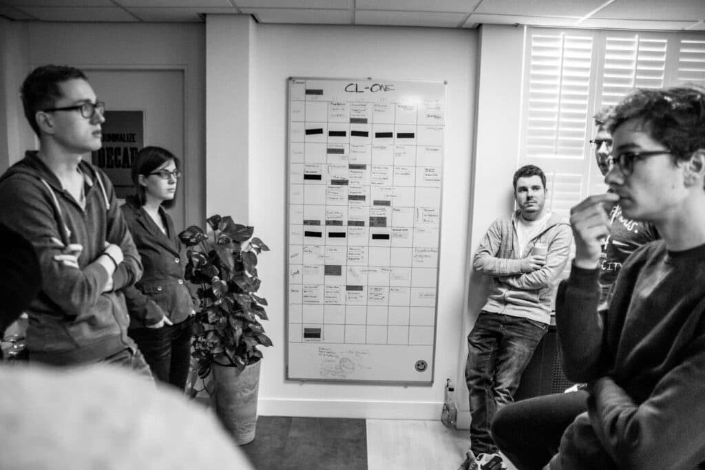 Een daily standup bij Peakfort met het eerste planbord